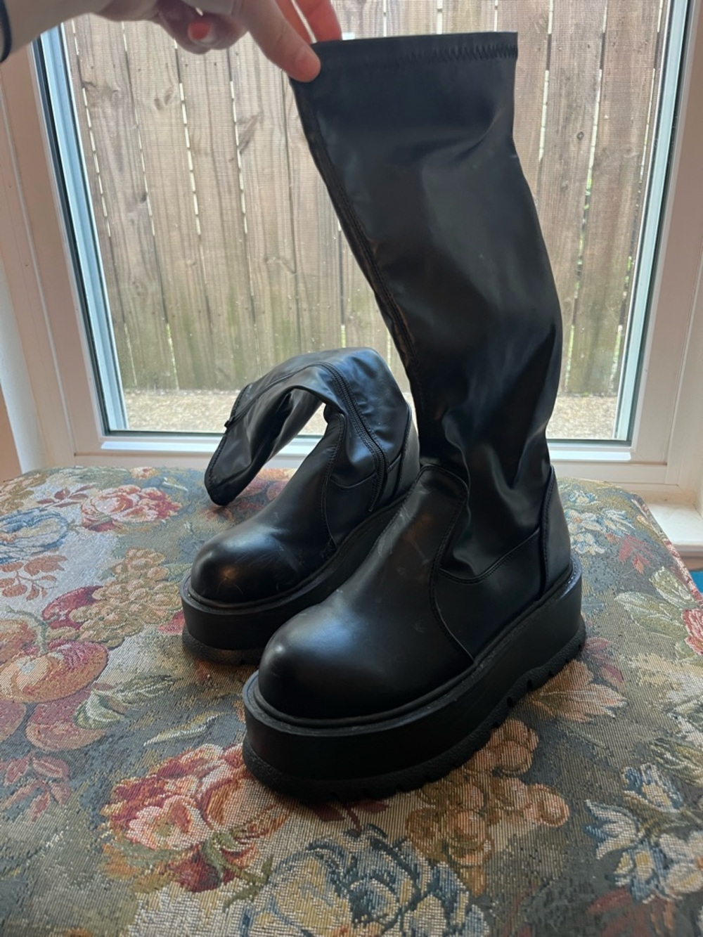 Demonia slacker-200 Platform Knee-High Boots